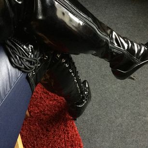 Model - Mistress Black humiliation