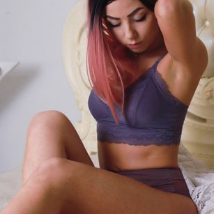 Model - EvilinTwin pussyplay