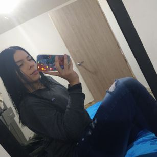 Model - isabella horny