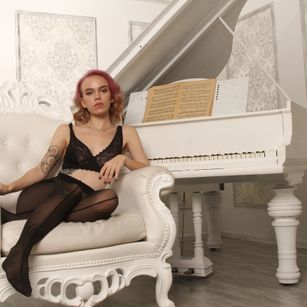 Model - BeverlyBB creamy