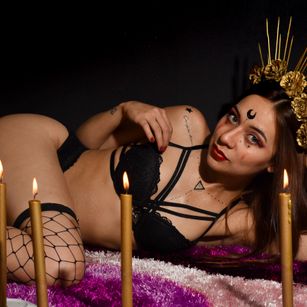 Model - Linda Arias latina