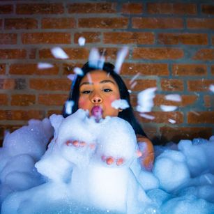 Model - Pocahonta_s bondage