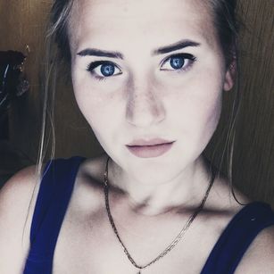 Model - DaryaBlueberry friendly