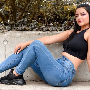 Model - Luciana Vegas latina