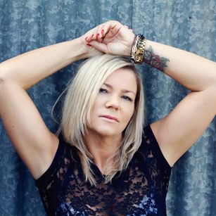 Model - ClaudiaSexy blond