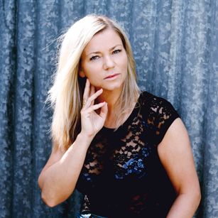 Model - ClaudiaSexy bigbreasts