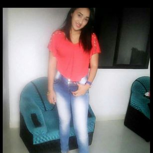 Model - Carolinajones dildo