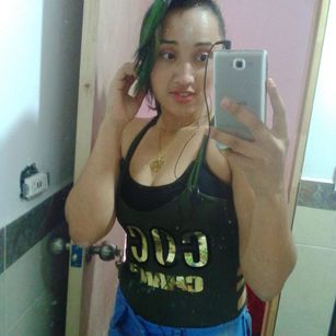 Model - Carolinajones dedos