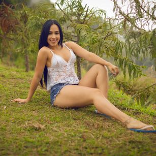 Model - kristenJones dildo