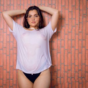 Model - IsCaroline HD