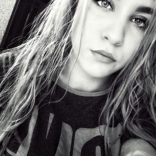 Model - Regina Dreamer feet