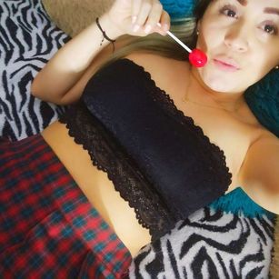 Model - Sara Dirty messy