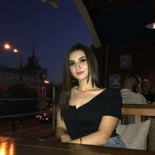 Model - Vanessa brunette