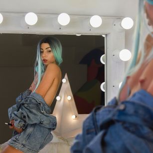 Model - EvilinTwin striptease