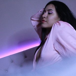 Model - Amy Evans latina