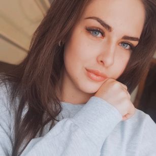 Model - Mel Ri young