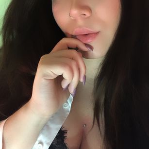 Model - Lexy Fox feet