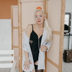 Model - Granny Gloria domination