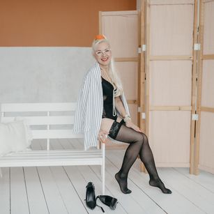 Model - Granny Gloria domination