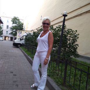 Model - Granny Gloria footjob