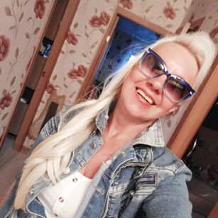 Model - Granny Gloria footjob