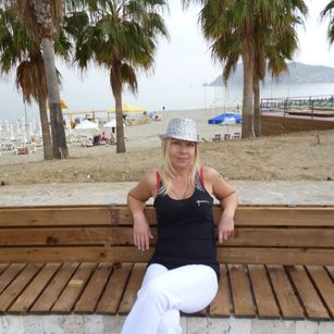 Model - VelvetLily music