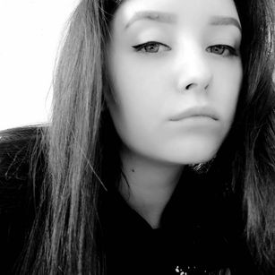 Model - honeyroses younggirl