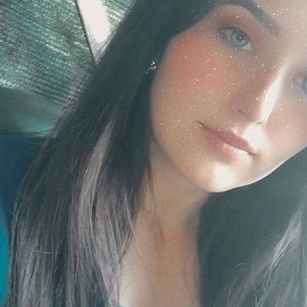 Model - honeyroses badgirl