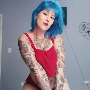 Model - Alaaska curvy