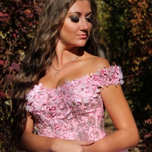 Model - MorningStar nails