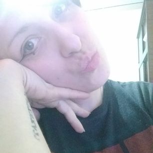 Model - hillary love Senos