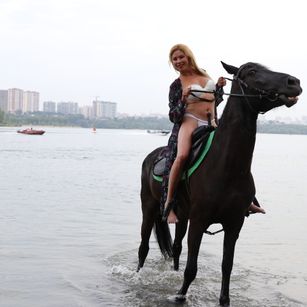 Model - Karamelka latex