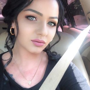 Model - BellaLuna dildo