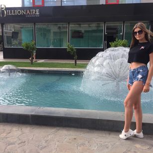 Model - Honey Bunny longnails