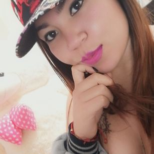 Model - violetta rosse squirt