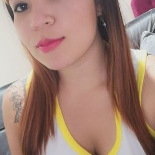 Model - violetta rosse feet