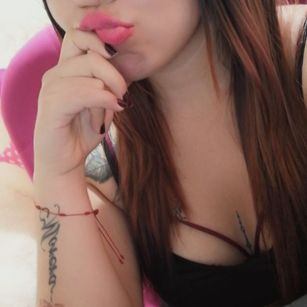 Model - violetta rosse heels