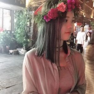 Model - wewen Silkstockings