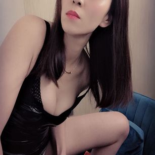 Model - yingying Leatherwhip