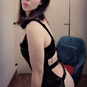 Model - yingying obedience