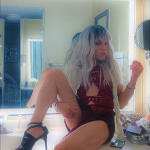 Model - Rylei Doll Shemale