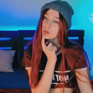 Model - MissLilyy shaved