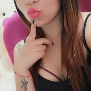 Model - violetta rosse boobs