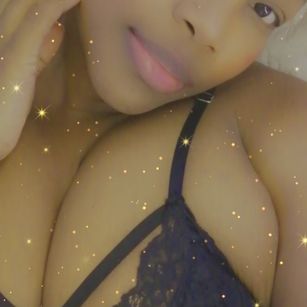 Model - Stella_Smith curvy