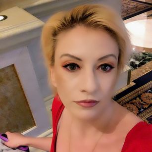 Model - EveHellPornStar hostess