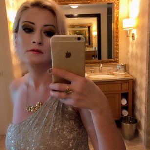 Model - EveHellPornStar rollyplay