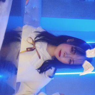 Model - Yiyi Silkstockings