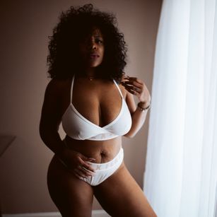 Model - Heavely Heaux sensual