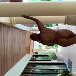 Model - Heavely Heaux footworship