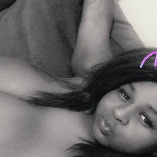 Model - JuicyKay bigboobs